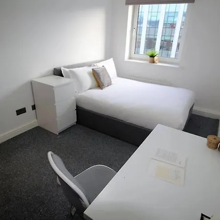 3 Bed - Close To Centre, Lgi And Uni Of Leeds Apartment *