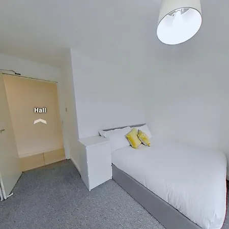 3 Bed - Close To Centre, Lgi And Uni Of Leeds Apartment *