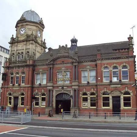 3 Bed - Close To Centre, Lgi And Uni Of Leeds Apartment *